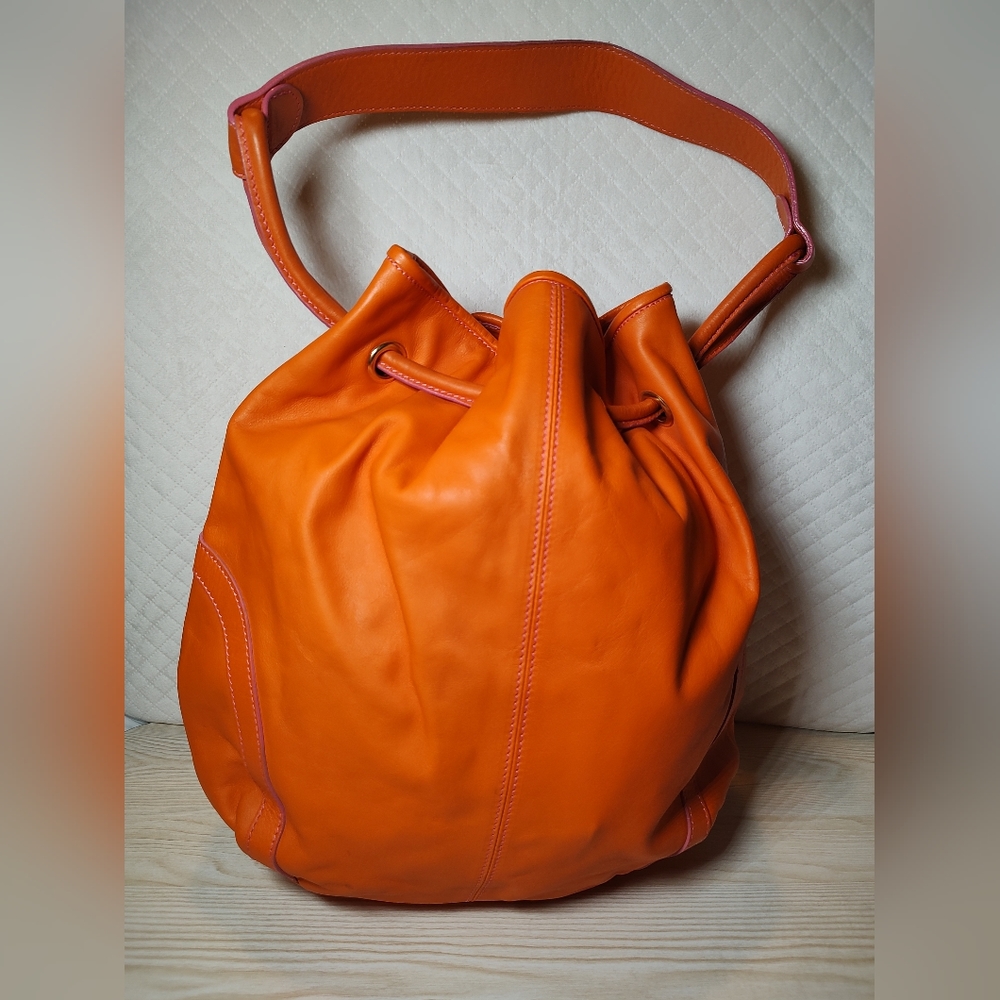 Cavalvanti Italian Leather Shoulder Bucket Bag. Great preowned condition!